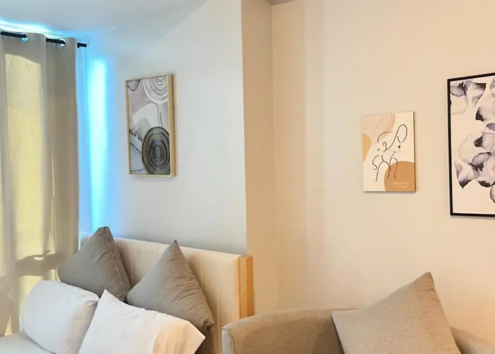 Modern In 38th Park Apartment *