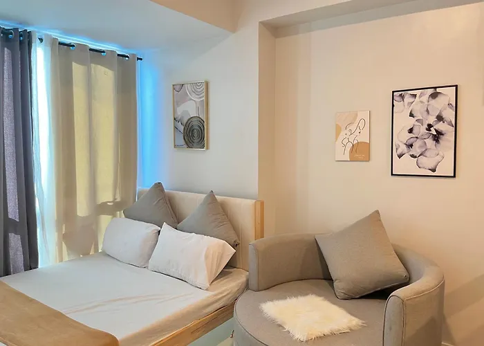 Modern In 38th Park *